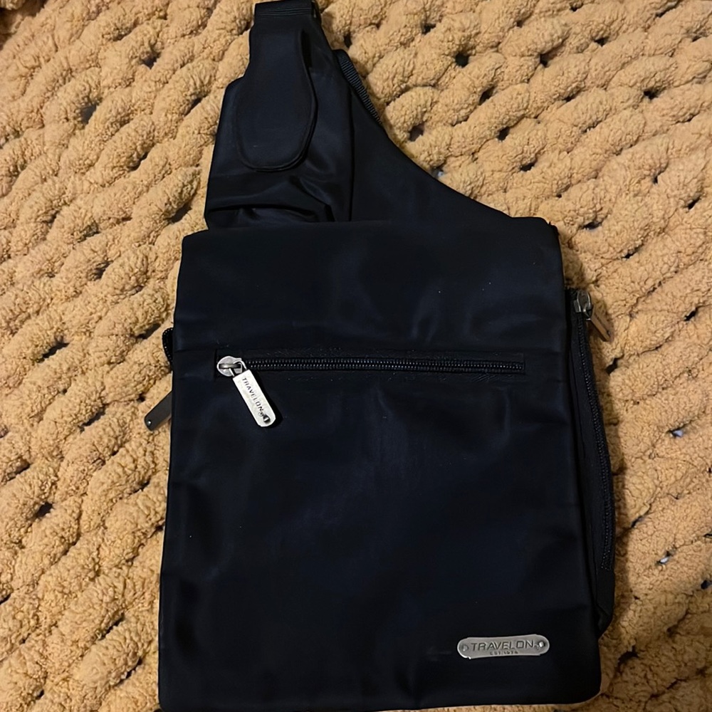 Travelon crossbody in great condition no holes or any thing missing